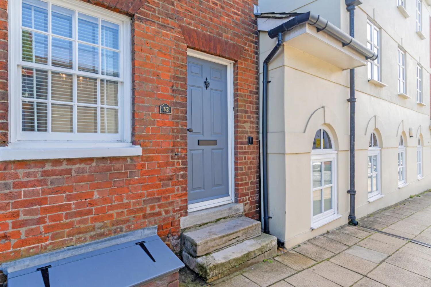 2 Bedrooms Stunning Westgate Cottage Retreat, Central Winchester, Free On-Street Parking Permit, With Garden Close To Cathedral - Sleeps 6, Pets Are Welcome, Summer Special Offer! - By Blue Puffin Stays Exterior photo