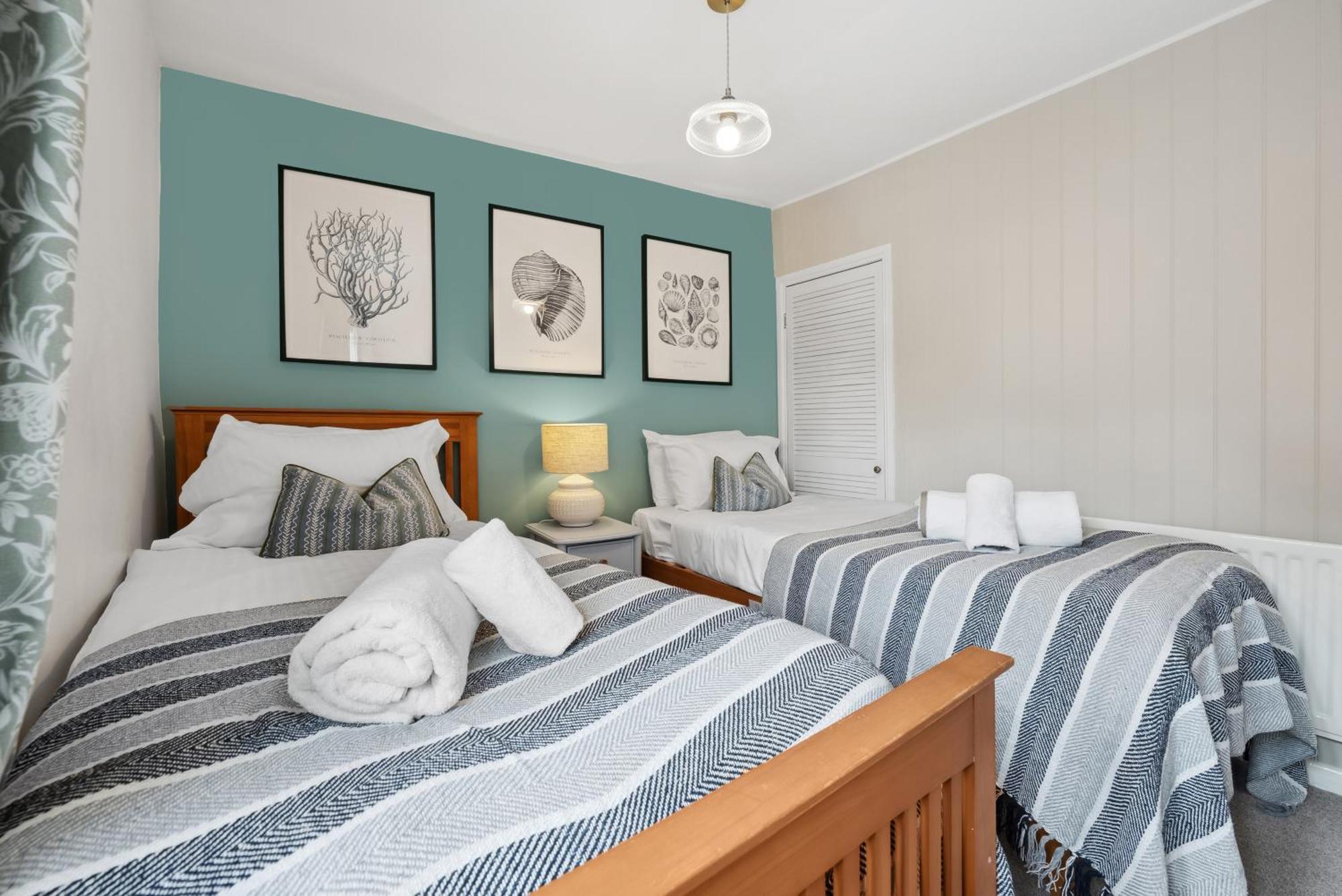 2 Bedrooms Stunning Westgate Cottage Retreat, Central Winchester, Free On-Street Parking Permit, With Garden Close To Cathedral - Sleeps 6, Pets Are Welcome, Summer Special Offer! - By Blue Puffin Stays Exterior photo